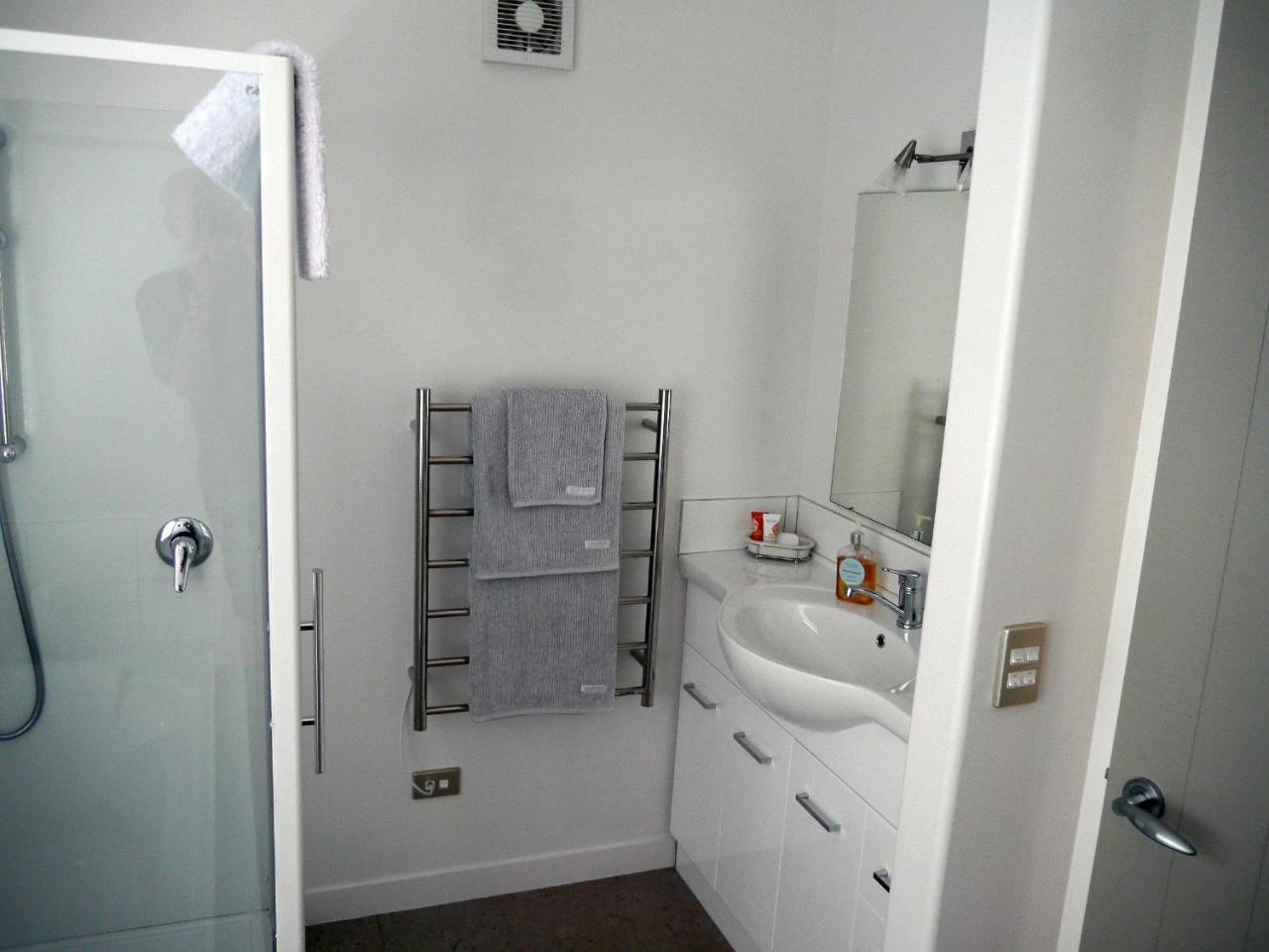 Kereru Cottage Russell - James Cook Apartment Buitenkant foto